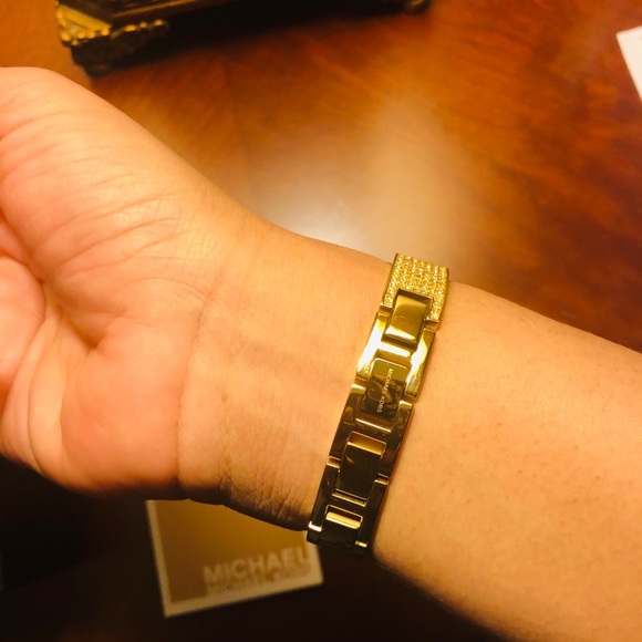 Michael Kors Watch- gently used - Picture 4 of 5